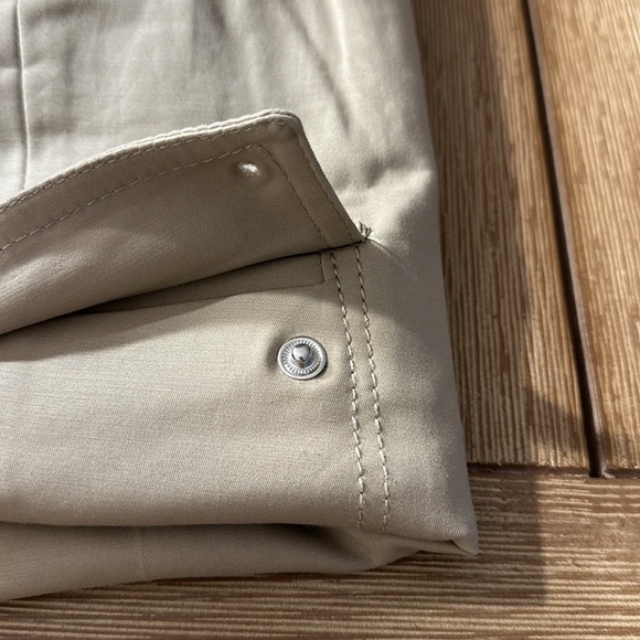 MICHAEL KORS~Size 14~ Tan Bermuda Walking Shorts ~Leather Pocket Zipper ~Women’s - Picture 14 of 15